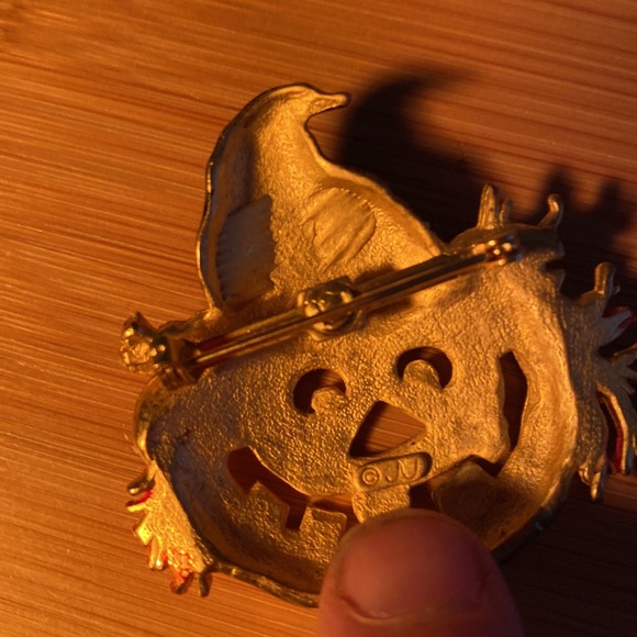 Vintage JJ Jonette Halloween Pumpkin / Scarecrow Brooch signed. Great condition - Picture 3 of 3